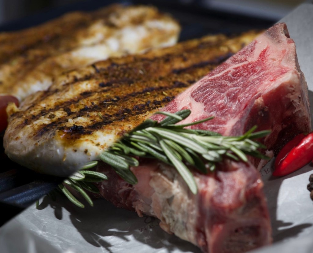 Chicken vs. Steak: Which is Actually&nbsp;Healthier?